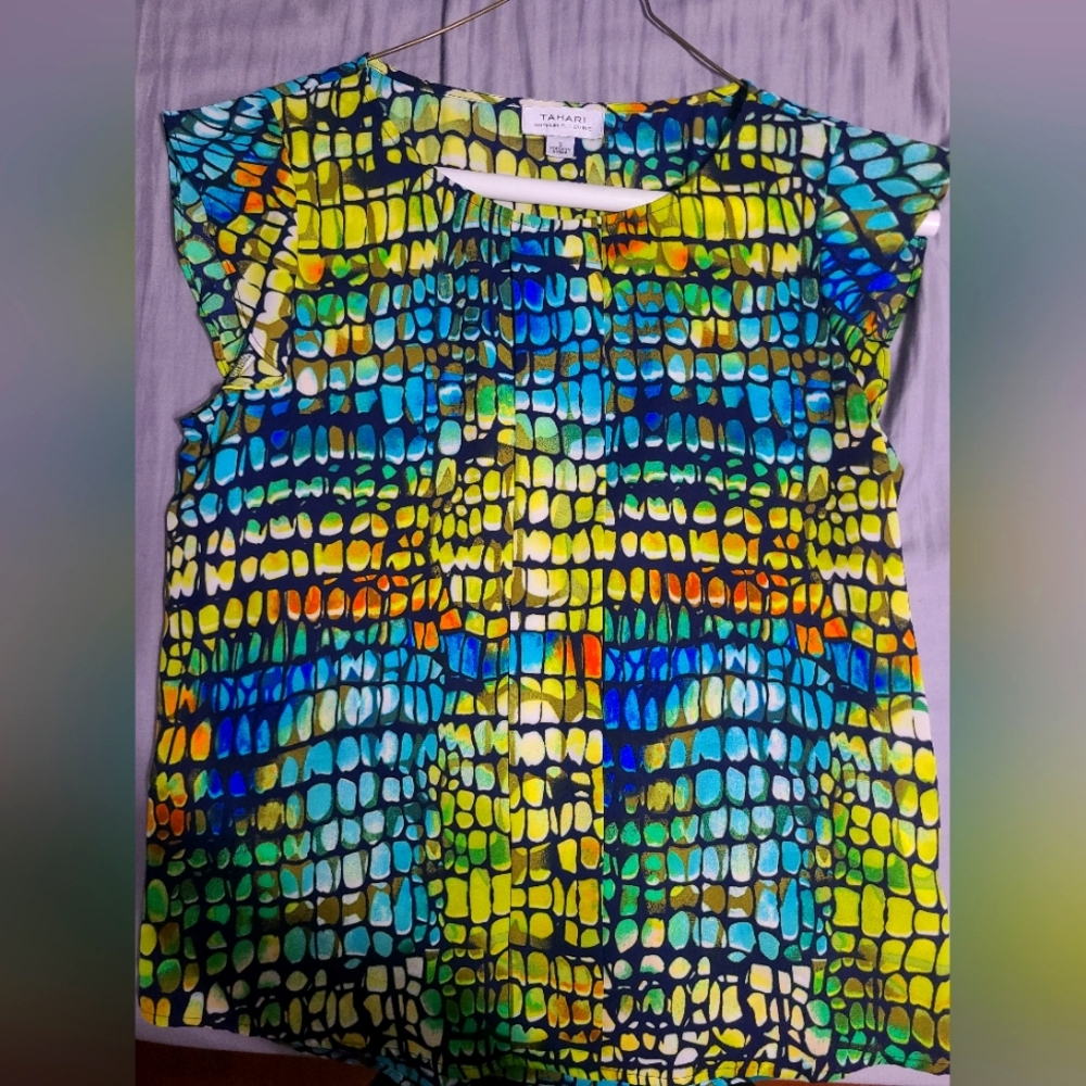 Tahari Top
